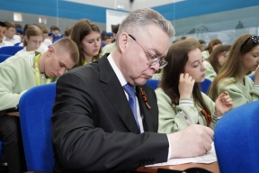 Губернатор Ставрополья принял участие в «Диктанте Победы»