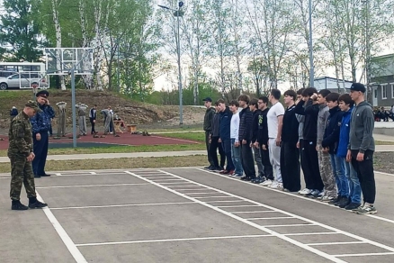 Сокращенный курс молодого бойца прошли школьники Биробиджана