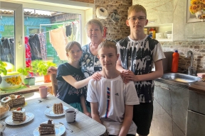 «Сбросились всем миром». Многодетному отцу-одиночке из Омска помогли решить жилищный вопрос